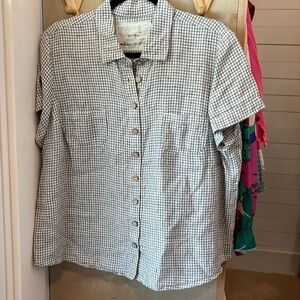 not PERFECT LINEN size xxl button down blouse. White with black details